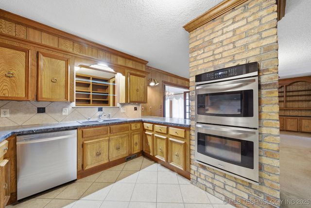 10821 E 25th Place, Tulsa, OK 74129