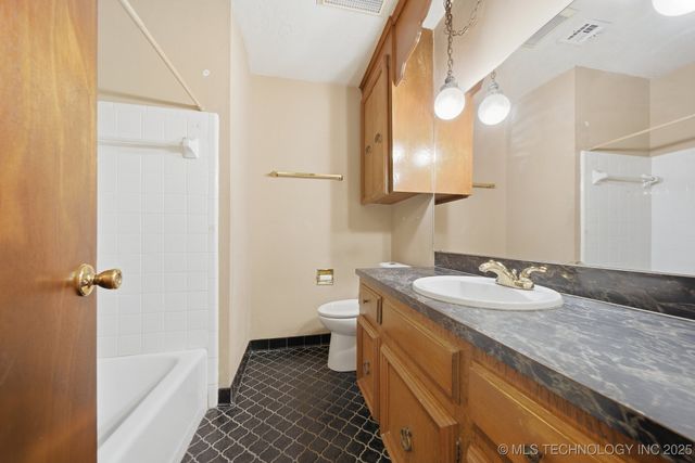 10821 E 25th Place, Tulsa, OK 74129