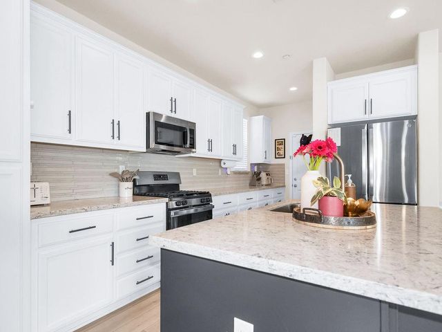 2104 Melody Ln, Modesto, CA 95355