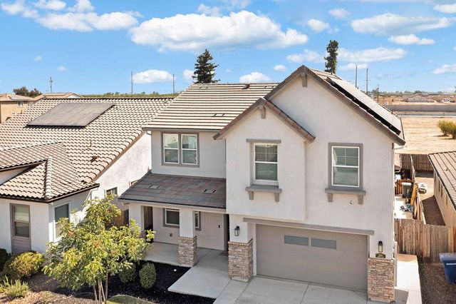 2104 Melody Ln, Modesto, CA 95355