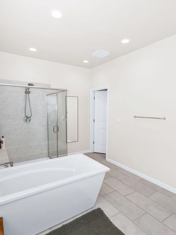 2104 Melody Ln, Modesto, CA 95355