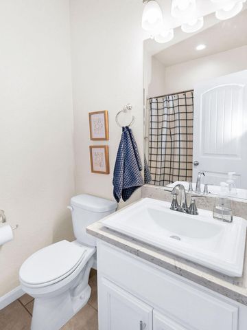 2104 Melody Ln, Modesto, CA 95355