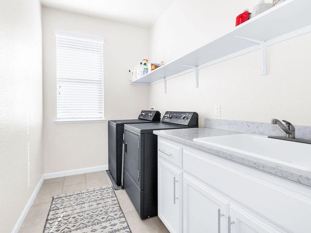 2104 Melody Ln, Modesto, CA 95355