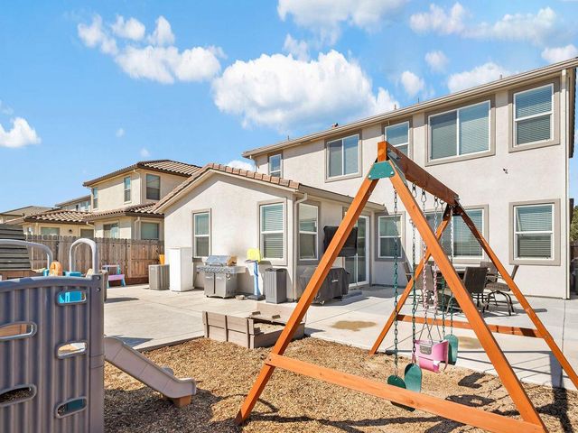 2104 Melody Ln, Modesto, CA 95355
