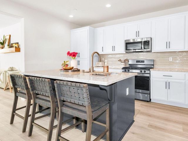 2104 Melody Ln, Modesto, CA 95355