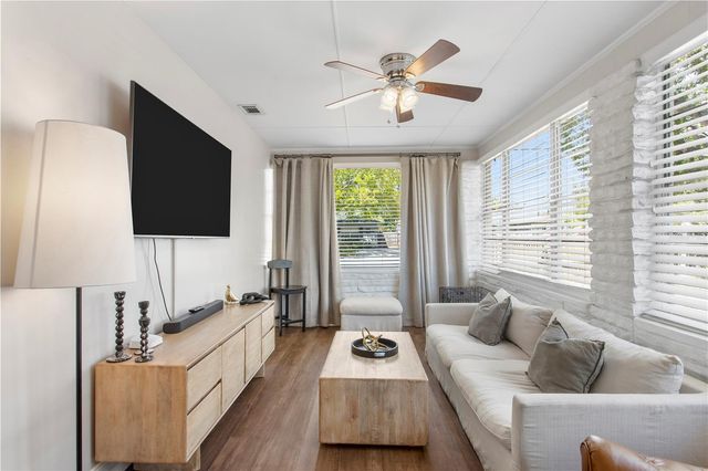 4618 W BAY VILLA AVENUE, Tampa, FL 33611