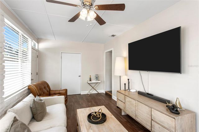 4618 W BAY VILLA AVENUE, Tampa, FL 33611