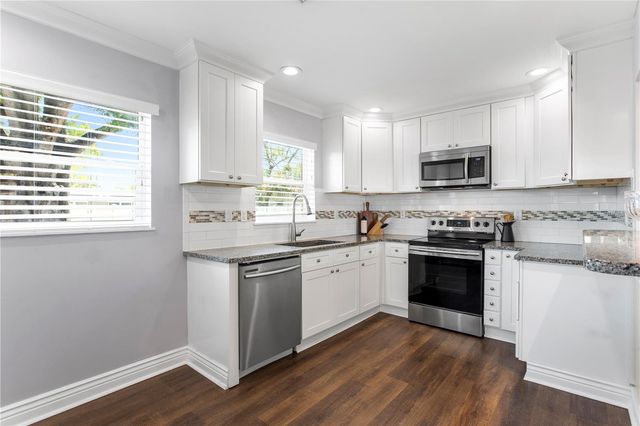 4618 W BAY VILLA AVENUE, Tampa, FL 33611