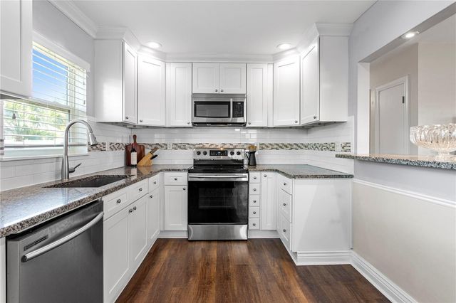 4618 W BAY VILLA AVENUE, Tampa, FL 33611