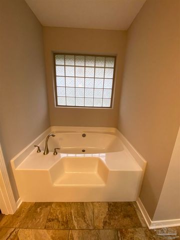 1810 Twin Pine Blvd, Gulf Breeze, FL 32563