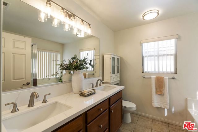 15721 Cobalt Street 102, Sylmar, CA 91342