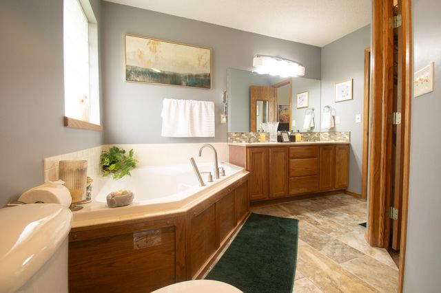 1661 N Prairie Run Circle, Mulvane, KS 67110