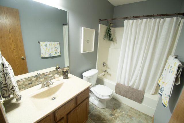 1661 N Prairie Run Circle, Mulvane, KS 67110