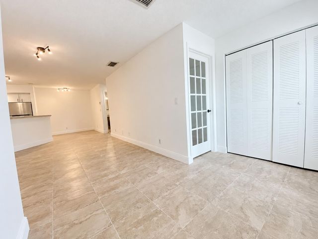 3330 PINEWALK Drive N 1616, Margate, FL 33063