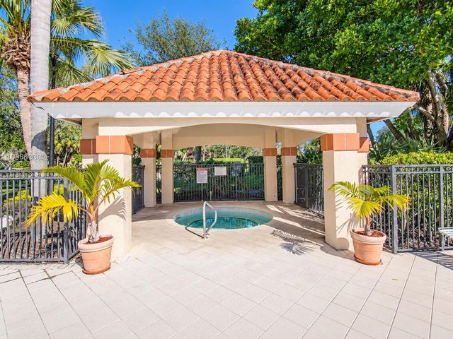 3330 PINEWALK Drive N 1616, Margate, FL 33063