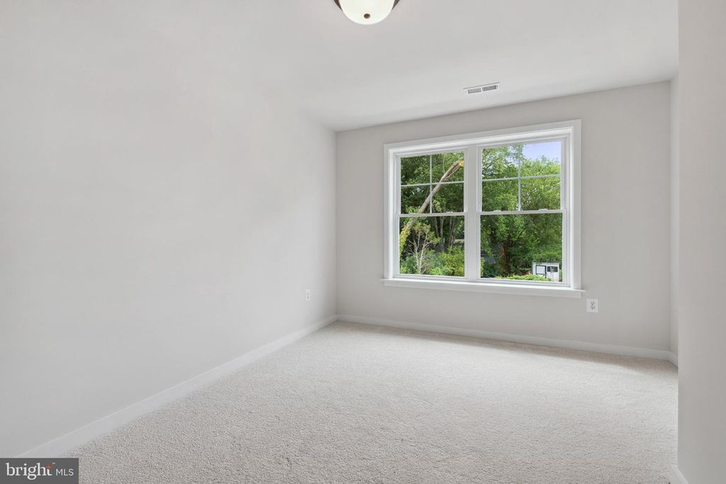 Image 16 of property listing at 1003 HENRY AVE, West River, MD 20778