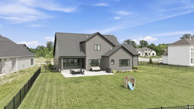 10664 Chestnut Creek Boulevard, Fort Wayne, IN 46814
