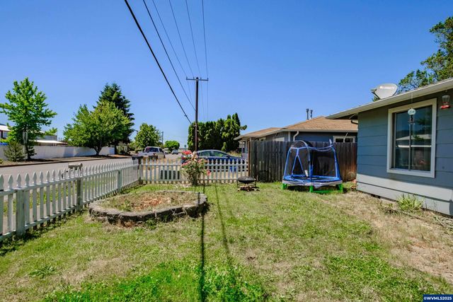 1525 W Oak St, Lebanon, OR 97355