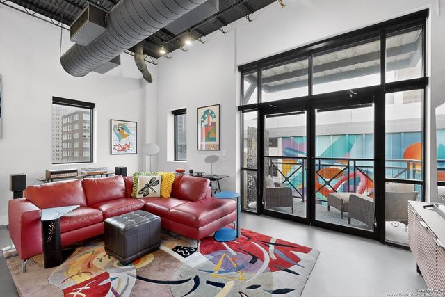 214 E Travis St Apt 402, San Antonio, TX 78205