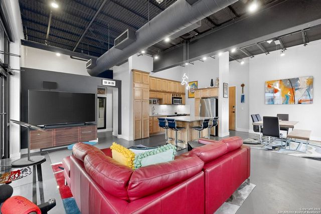 214 E Travis St Apt 402, San Antonio, TX 78205