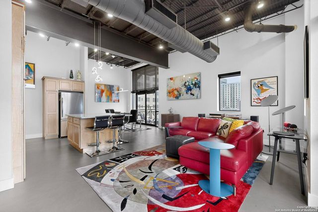 214 E Travis St Apt 402, San Antonio, TX 78205