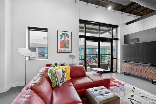 214 E Travis St Apt 402, San Antonio, TX 78205