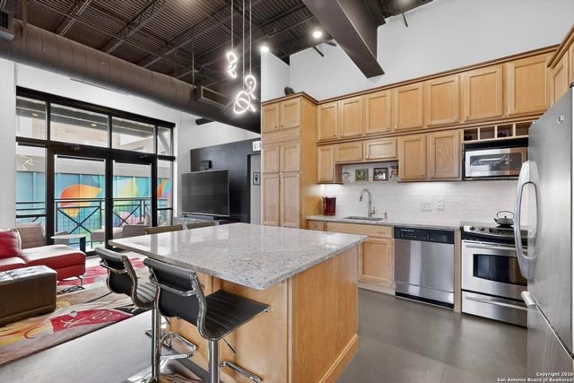 214 E Travis St Apt 402, San Antonio, TX 78205