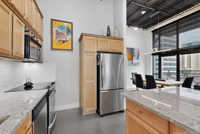 214 E Travis St Apt 402, San Antonio, TX 78205