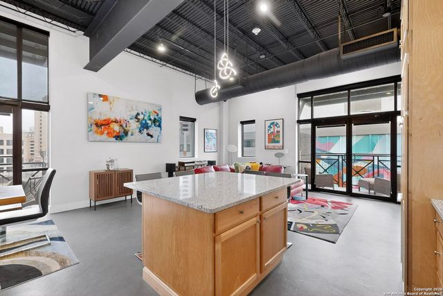 214 E Travis St Apt 402, San Antonio, TX 78205