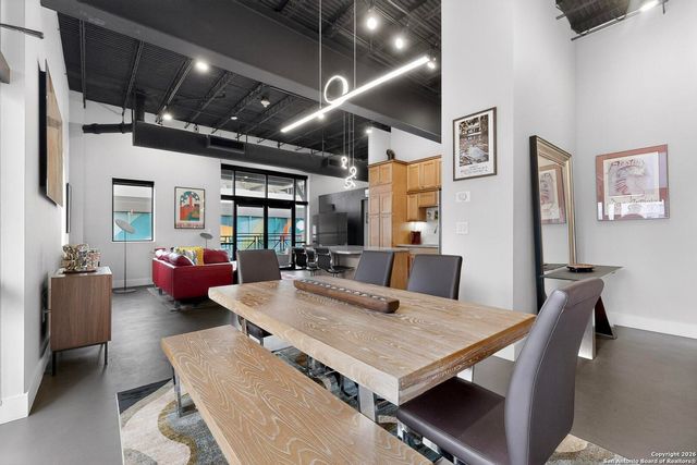 214 E Travis St Apt 402, San Antonio, TX 78205