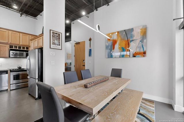 214 E Travis St Apt 402, San Antonio, TX 78205