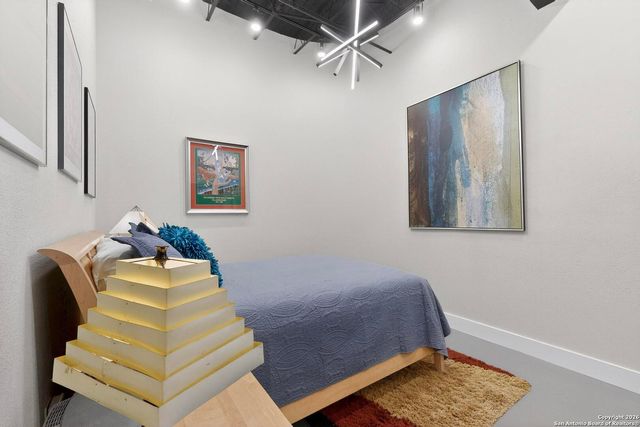 214 E Travis St Apt 402, San Antonio, TX 78205