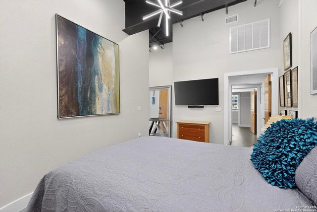 214 E Travis St Apt 402, San Antonio, TX 78205