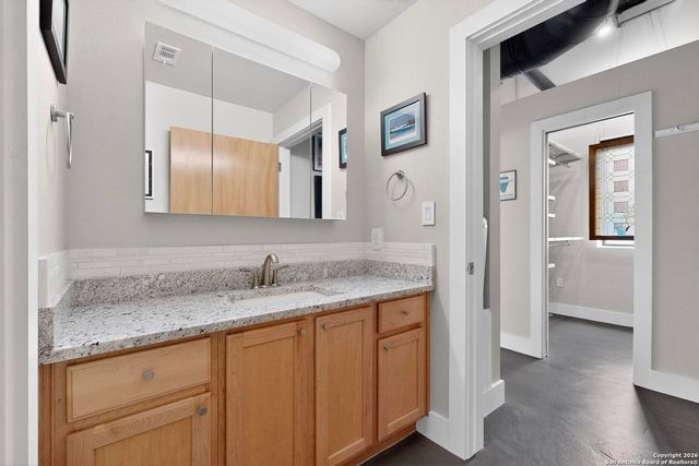 214 E Travis St Apt 402, San Antonio, TX 78205