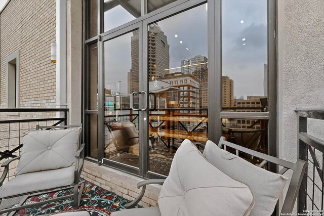 214 E Travis St Apt 402, San Antonio, TX 78205