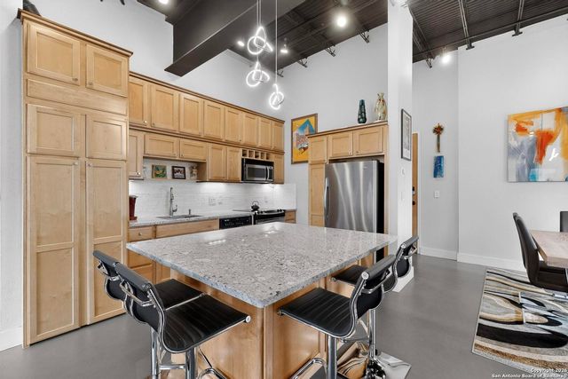 214 E Travis St Apt 402, San Antonio, TX 78205