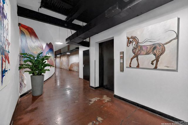 214 E Travis St Apt 402, San Antonio, TX 78205