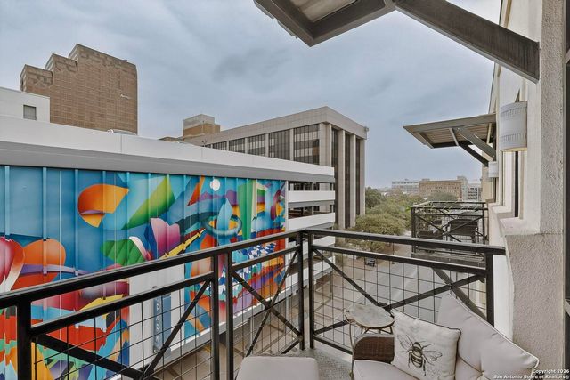 214 E Travis St Apt 402, San Antonio, TX 78205