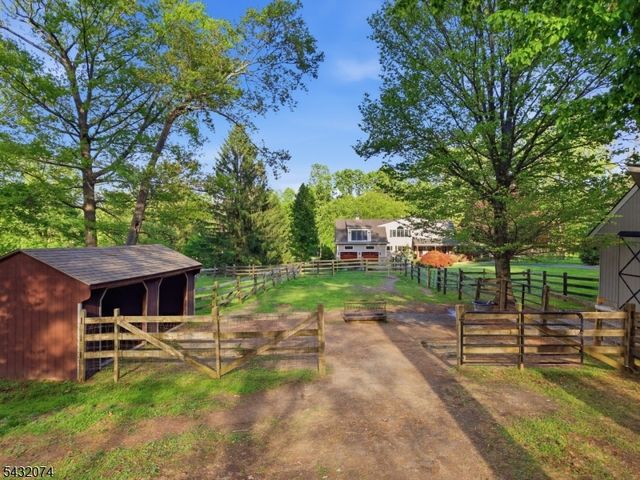 10 TARA WAY, Franklin Twp., NJ 08867