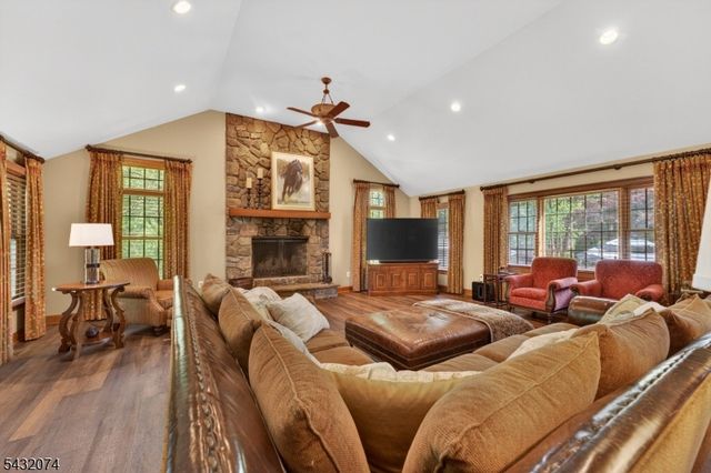 10 TARA WAY, Franklin Twp., NJ 08867