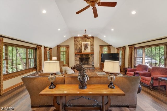 10 TARA WAY, Franklin Twp., NJ 08867