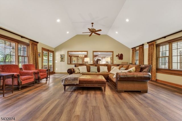 10 TARA WAY, Franklin Twp., NJ 08867