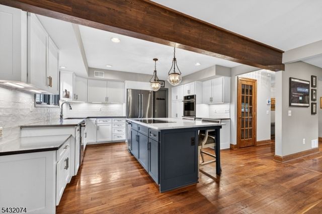 10 TARA WAY, Franklin Twp., NJ 08867