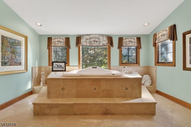 10 TARA WAY, Franklin Twp., NJ 08867
