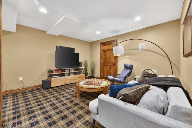 10 TARA WAY, Franklin Twp., NJ 08867