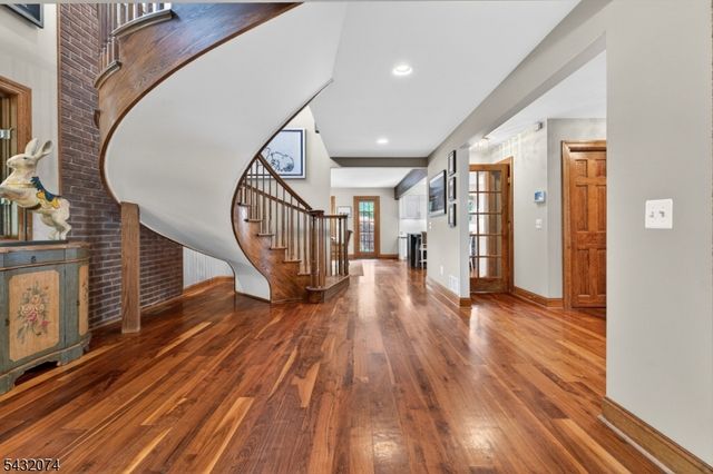 10 TARA WAY, Franklin Twp., NJ 08867