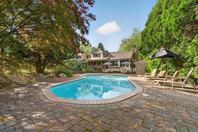 10 TARA WAY, Franklin Twp., NJ 08867