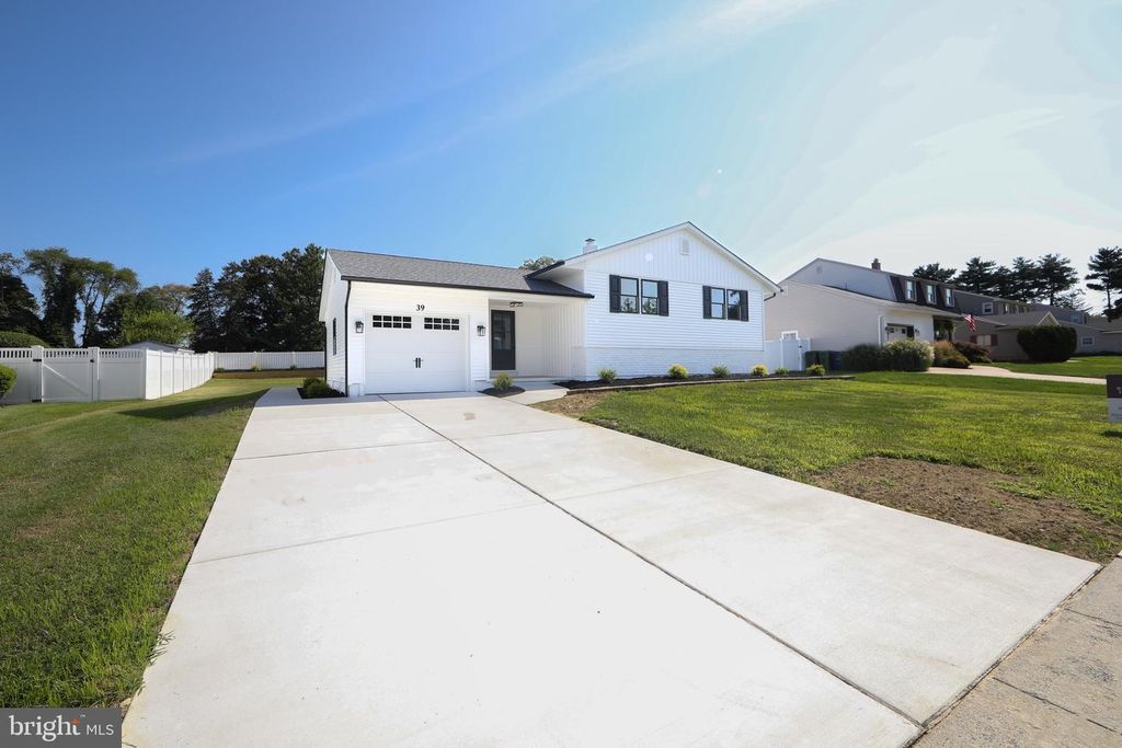 39 ERINDALE DR, Marlton, NJ 08053