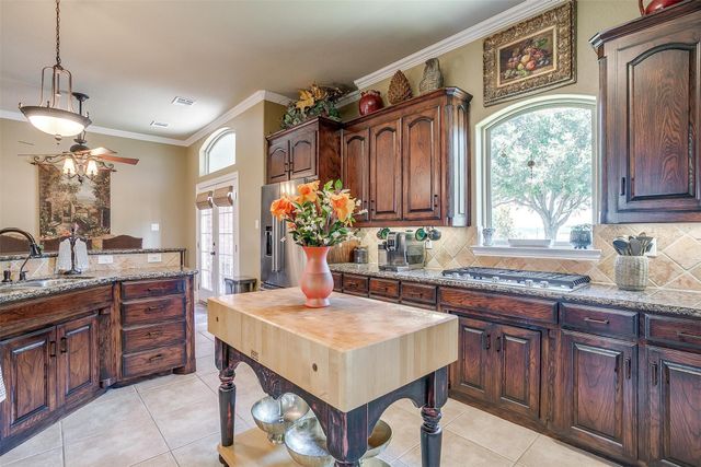 100 Palomino Court, Cresson, TX 76035