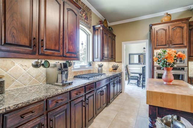100 Palomino Court, Cresson, TX 76035